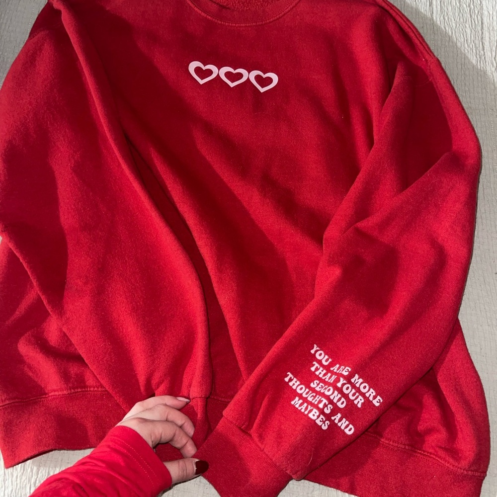 Gildan Red Heart Graphic Women's Sweatshirt